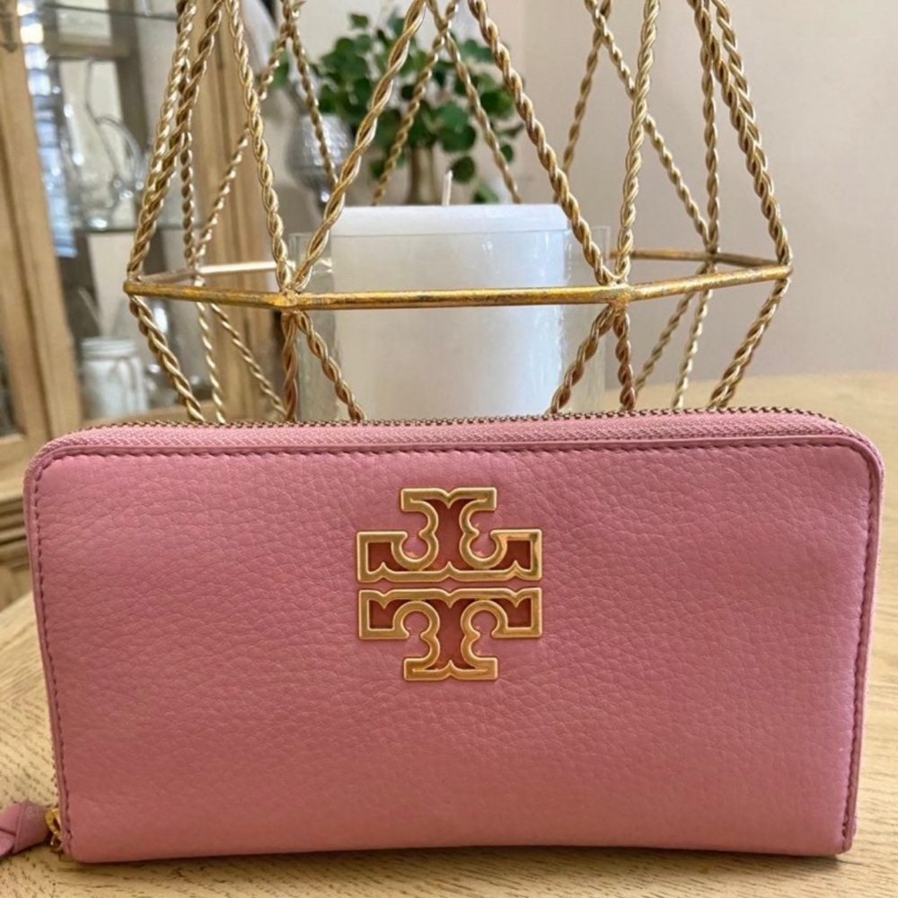 Tory Burch Britten Continental Zip Wallet In Pink
Magnolia - Picture 3 of 10